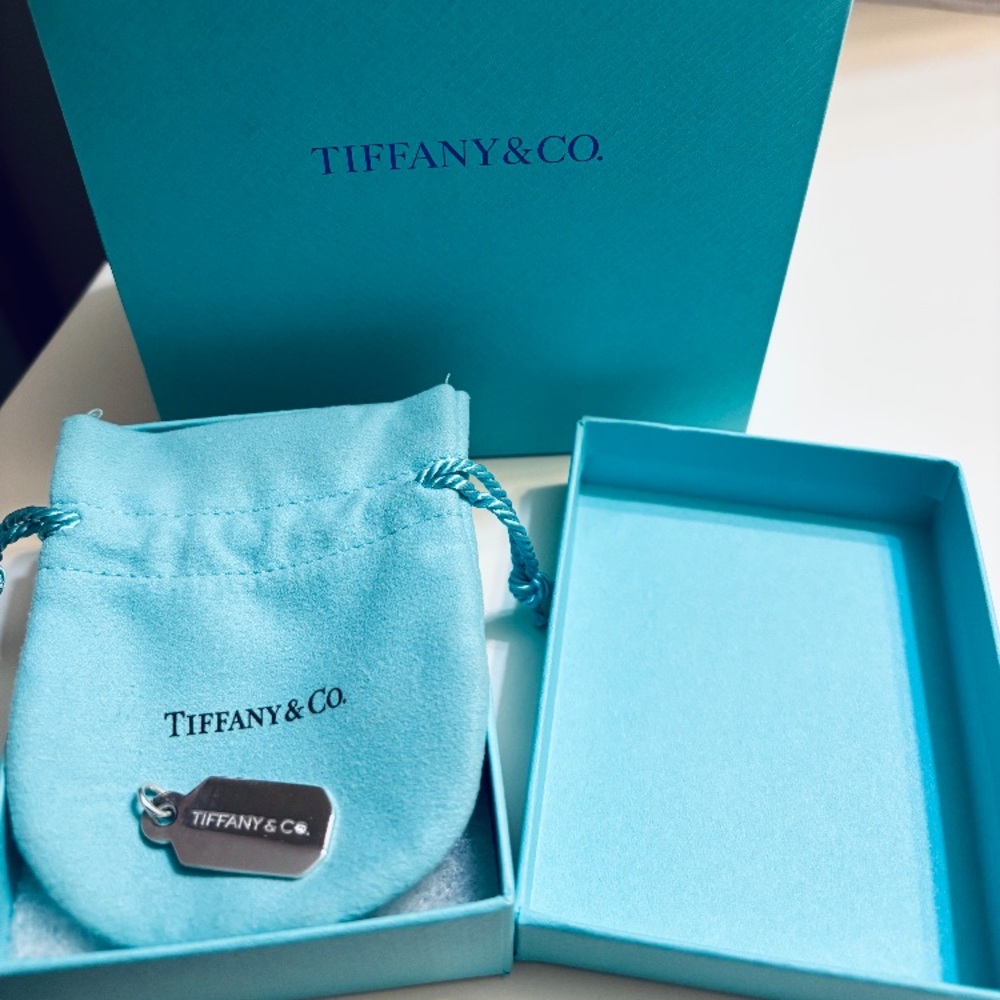 Tiffany & Co. Tag Charm with Diamond - Picture 8 of 8